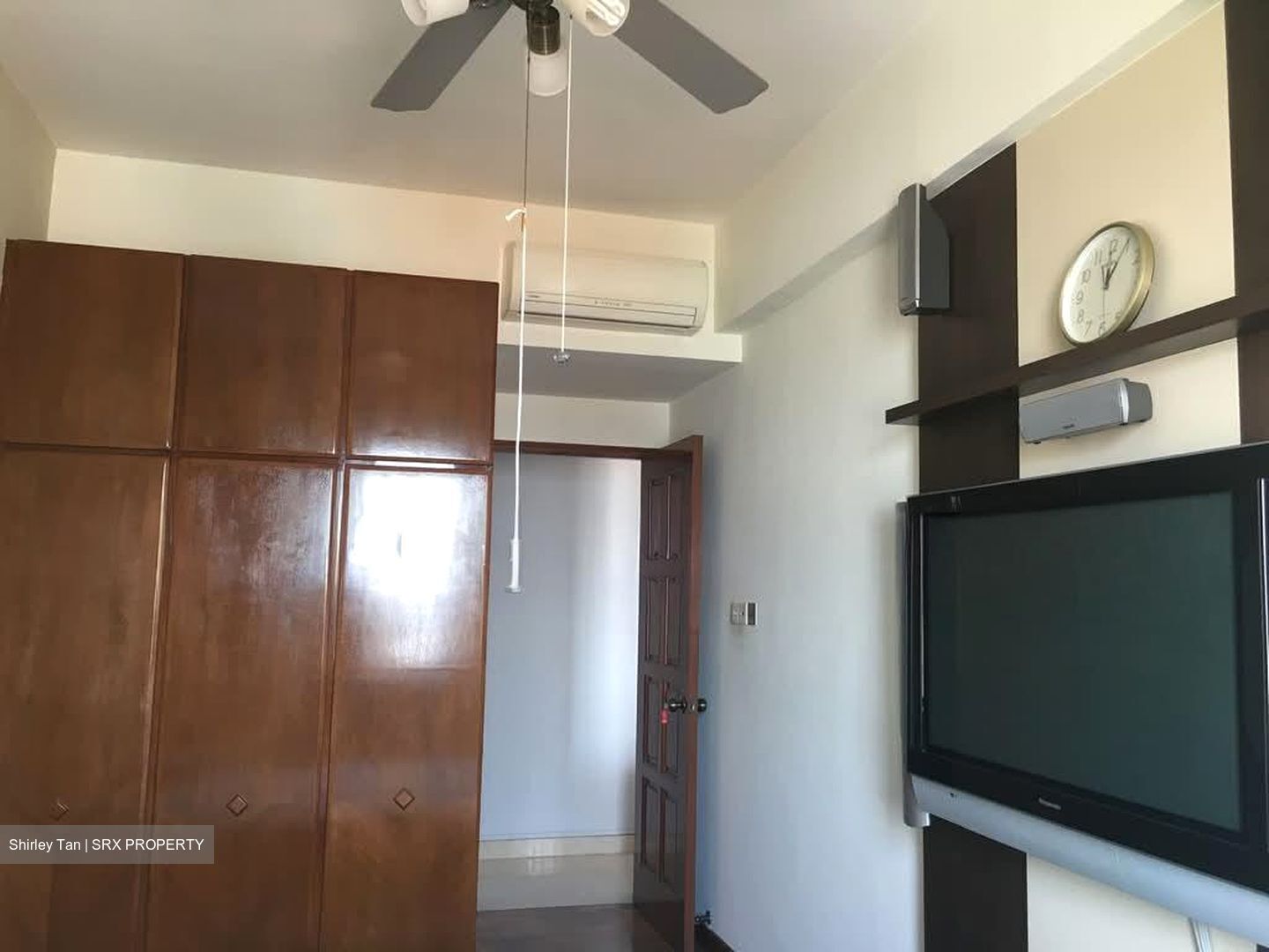 Simsville (D14), Condominium #557598911